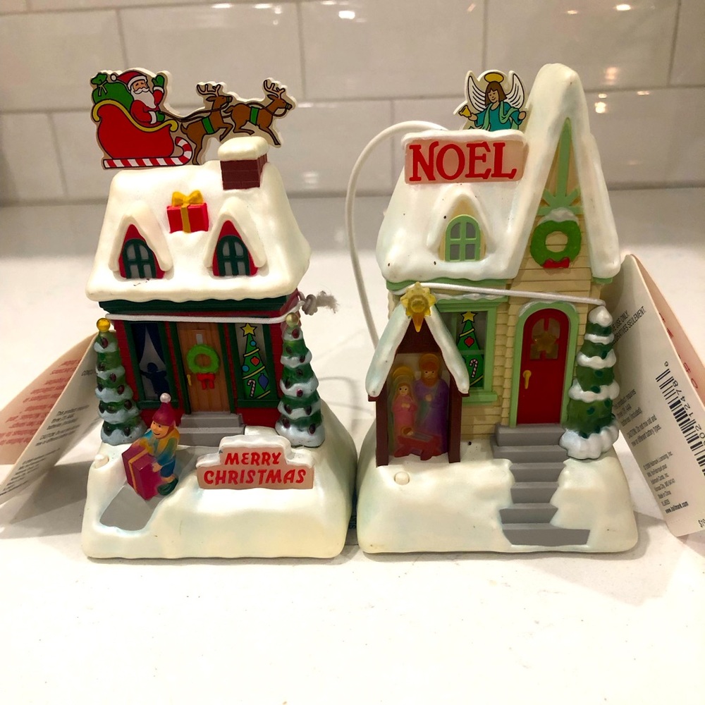 NEW Hallmark 2009 “Caroling Cottages” Synchronized Music/Lights Whimsical Works